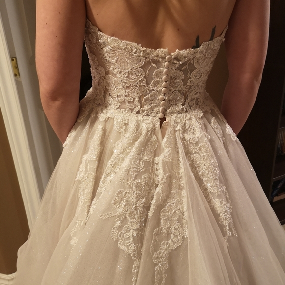 Essense of Australia Wedding Dress Size 6 - Picture 3 of 8